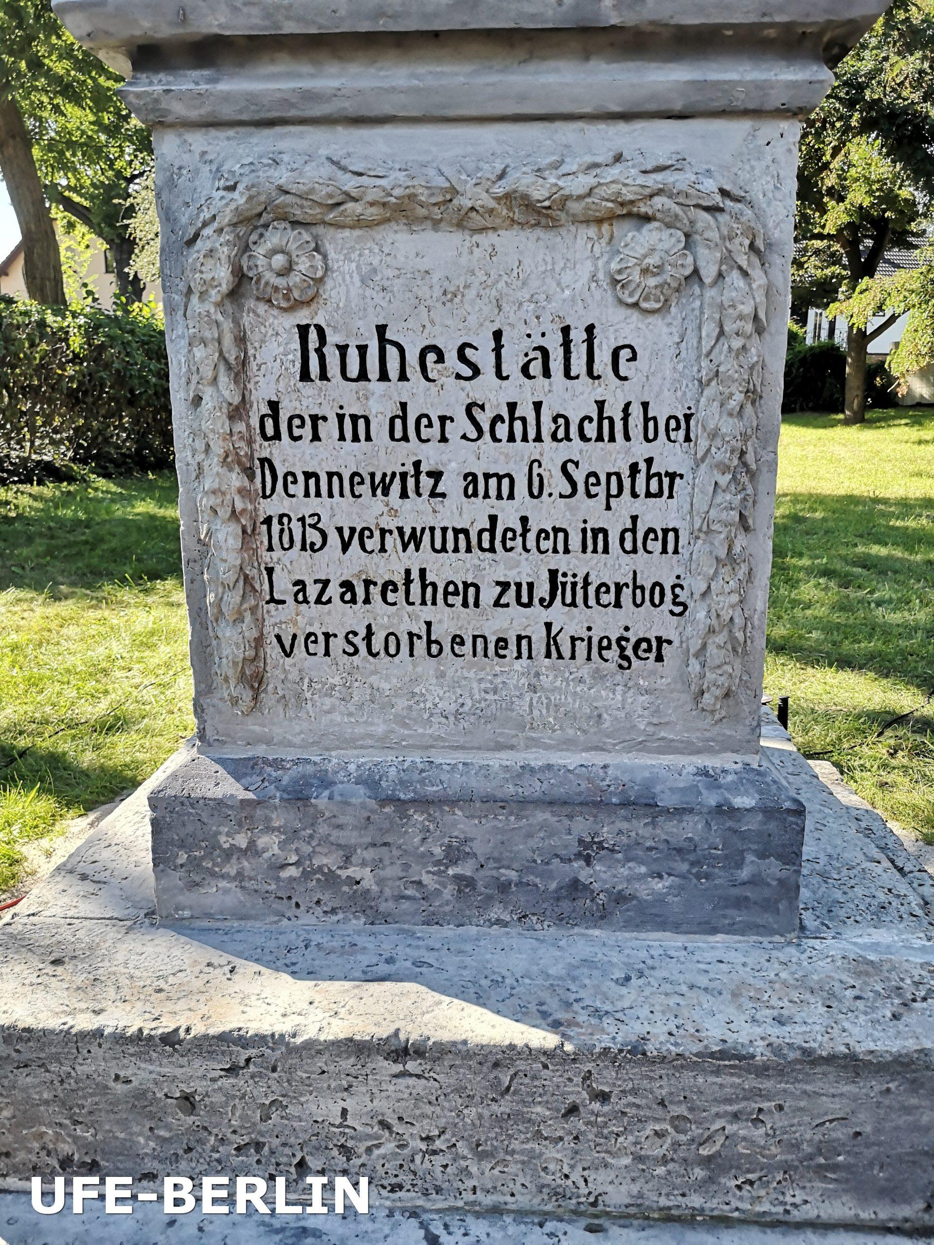File:Pierre tombale ancienne au cimetière.jpg - Wikimedia Commons